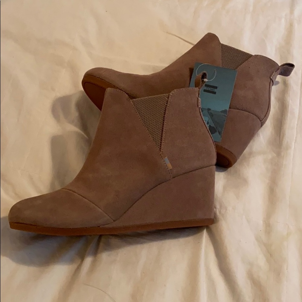 New TOMS wedge booties size 9